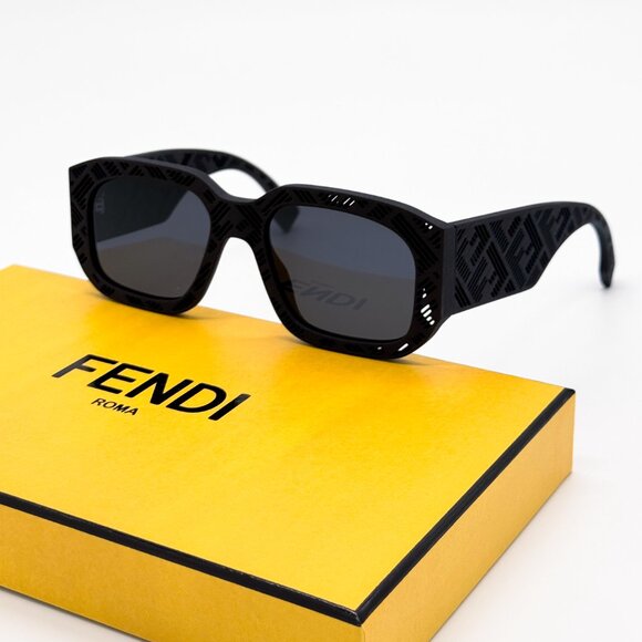 NEW FENDI FE40113I 02A MATTE BLACK UNISEX SUNGLASSES FENDI - Picture 3 of 15